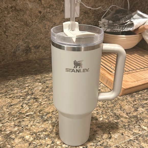 Stanley Cup 40 oz. Hearth & Hand with Magnolia - Picture 1 of 1